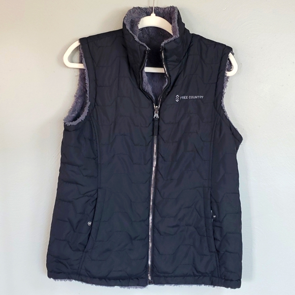 Free Country reversable women's thin puffer vest with faux fur lining. Med